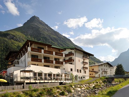 Familienhotel - Garten - Hotel - Kinderhotel "Alpenresidenz Ballunspitze"
