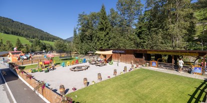 Familienhotel - Schwimmkurse im Hotel - Tiroler Unterland - Outdoor Spielplatz - Galtenberg Family & Wellness Resort