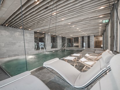 Familienhotel - ausschließlich Familien im Hotel - Davos Wiesen - Schwimmbad - Gorfion Familotel Liechtenstein