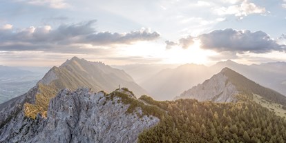 Familienhotel - Kinderwagenverleih - Fantastische Bergwelt in Malbun: Sonnenaufgang am Alpspitz - Gorfion Familotel Liechtenstein