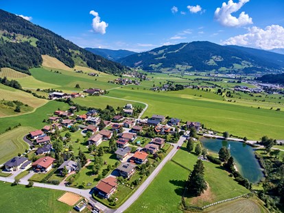 Familienhotel - Umgebungsschwerpunkt: See - Österreich - Vogelperspektive auf unsere Sonnberg Ferienanlage - Sonnberg Ferienanlage