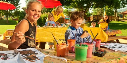 Familienhotel - Spielplatz - Großarl - Kinderbetreuungsprogramm - Familienbasteltag - Sonnberg Ferienanlage