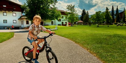 Familienhotel - Ausritte mit Pferden - Salzburg - kostenloser Fahrradverleih für Groß und Klein - Sonnberg Ferienanlage
