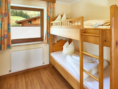 Familienhotel - Einzelzimmer mit Kinderbett - Gröbming - Appartementbeispiel - Sonnberg Ferienanlage