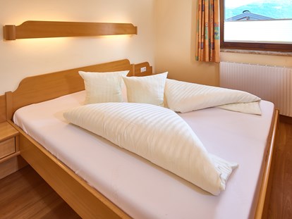 Familienhotel - Einzelzimmer mit Kinderbett - Ramsau (Bad Goisern am Hallstättersee) - Appartementbeispiel - Sonnberg Ferienanlage