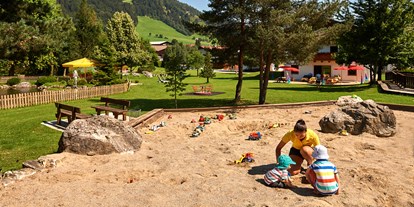 Familienhotel - Ausritte mit Pferden - Salzburg - Sandspielplatz bei Sonnberg - Sonnberg Ferienanlage