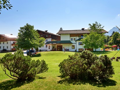 Familienhotel - Preisniveau: günstig - Gosau - Ferienanlage im Sommer - Sonnberg Ferienanlage
