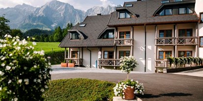 Familienhotel - Skikurs direkt beim Hotel - Salzburg - Außenanlage Aldiana Club Hochkönig - Aldiana Club Hochkönig
