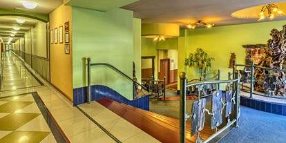 Familienhotel - Pools: Außenpool nicht beheizt - Liberec - Aufgang zu den Zimmern - WELLNESS HOTEL BABYLON