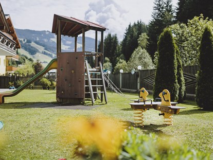 Familienhotel - Ausritte mit Pferden - Oberndorf in Tirol - Spielplatz - ALL INCLUSIVE Hotel DIE SONNE