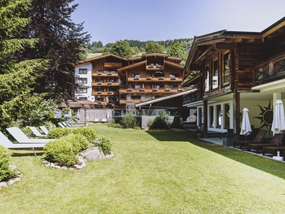 Familienhotel - Ausritte mit Pferden - Oberndorf in Tirol - Außenbereich - ALL INCLUSIVE Hotel DIE SONNE