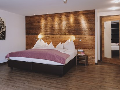Familienhotel - Einzelzimmer mit Kinderbett - Walchsee - Zimmer - ALL INCLUSIVE Hotel DIE SONNE