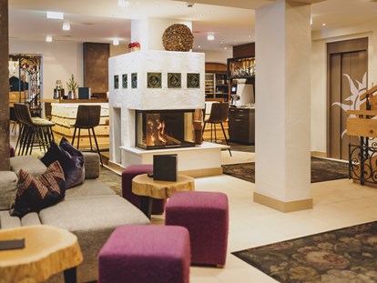 Familienhotel - Ladestation Elektroauto - Gerlos - Lobby mit Bar - ALL INCLUSIVE Hotel DIE SONNE