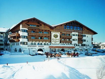Familienhotel - Ausritte mit Pferden - Längenfeld - Hotel Aussenansicht - Das Kaltschmid - Familotel Tirol