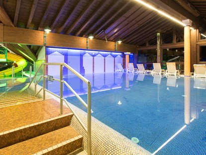 Familienhotel - Schwimmkurse im Hotel - Fulpmes - Schwimmbad - Das Kaltschmid - Familotel Tirol