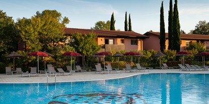 Familienhotel - Spielplatz - Venedig - Green Village Resort (Lignano) - Poolanlage und Wohnungen - Green Village Resort