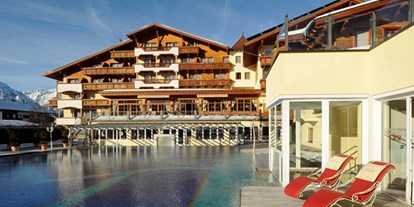 Familienhotel - Ausritte mit Pferden - Tirol - Pool - Alpenpark Resort Seefeld