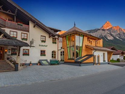 Familienhotel - Pools: Außenpool nicht beheizt - Arzl im Pitztal - Tirolerhof Familotel Zugspitze