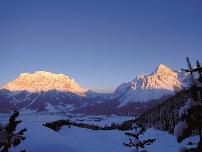 Familienhotel - Umgebungsschwerpunkt: Berg - Zugspitze - herrlicher Ausblick - Tirolerhof Familotel Zugspitze