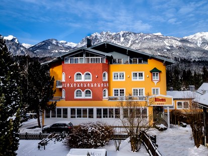 Familienhotel - Umgebungsschwerpunkt: Berg - Großarl - Hotel Außenansicht Winter  - Bliems Familienhotel**** Schladming