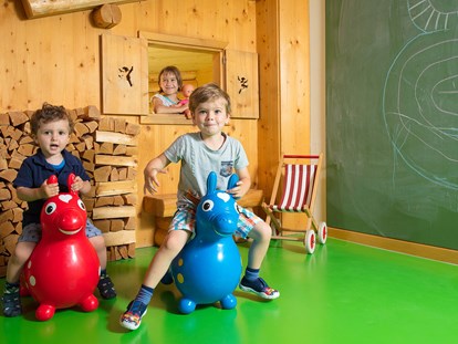 Familienhotel - Kinderbetreuung in Altersgruppen - Riefensberg - Der Kleinwalsertaler Rosenhof