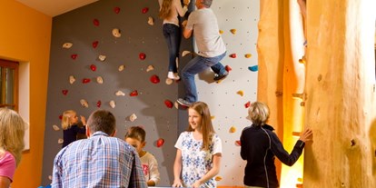 Familienhotel - Teenager-Programm - Vorarlberg - Spiel & Spaß in Zwärg Bartlis Reich  - Der Kleinwalsertaler Rosenhof