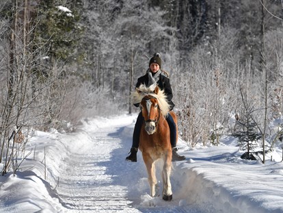 Familienhotel - Ausritte mit Pferden - Winterreiten - POST Family Resort