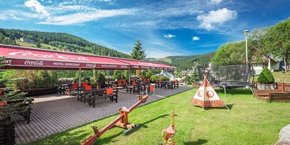 Familienhotel - Umgebungsschwerpunkt: Fluss - Špindleruv Mlýn - SOMMERTERASSE - HOTEL****HORIZONT
