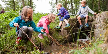 Familienhotel - Garten - Sachsen - Spielen im Wald und am Fluss gehört auf jeden Fall zu den Angeboten für die Kinder - Trixi Ferienpark Zittauer Gebirge