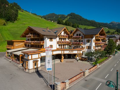 Familienhotel - Umgebungsschwerpunkt: Berg - Großarl - Familienhotel Auhof im Winter im Sommer - Familienhotel Auhof