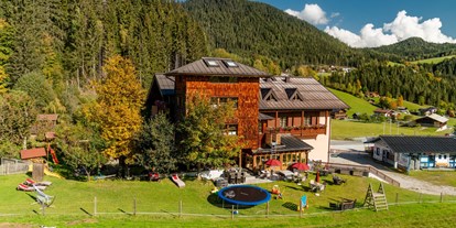 Familienhotel - Umgebungsschwerpunkt: Berg - Donnersbachwald - Außenansicht des Hotels - Familienhotel Unterreith