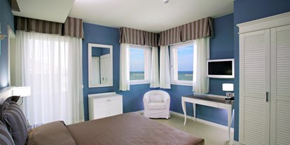 Familienhotel - Suiten mit extra Kinderzimmer - Cattolica - Zimmer mit Doppelbett - Hotel Nettuno