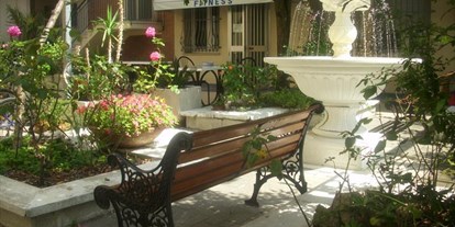 Familienhotel - Garten - Zadina di Cesenatico - Idyllischer Garten - Hotel Nettuno