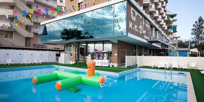 Familienhotel - Umgebungsschwerpunkt: Meer - Fabilia Family Hotel Milano Marittima - Pool - Hotel King