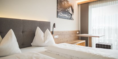 Familienhotel - bewirtschafteter Bauernhof - Ehrenburg (Trentino-Südtirol) - Suite mit Balkon - Dolomit Family Resort Alpenhof