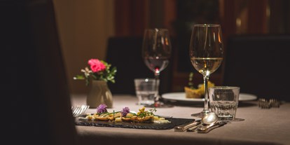 Familienhotel - Golf - St. Christina - Abendessen - 5 Gänge Wahlmenü mit Salat- und Käsebuffet - Dolomit Family Resort Alpenhof