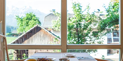 Familienhotel - Kinderwagenverleih - Südtirol - Frühstück mit Aussicht auf die Dolomiten - Dolomit Family Resort Alpenhof