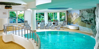Familienhotel - Garten - Südtirol - Indoor-Pool - Dolomit Family Resort Alpenhof