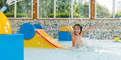 Familienhotel - Schwimmkurse im Hotel - Kärnten - Sonnelino Indoor Beach - Baby + Kinderhotel Sonnelino