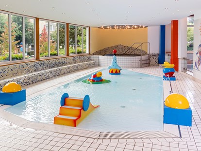 Familienhotel - Reitkurse - Österreich - Indoor Beach mit Whirlpool - Baby + Kinderhotel Sonnelino
