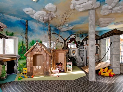 Familienhotel - Kinderbetreuung in Altersgruppen - Döbriach - smileys Kinderspielhaus - Smileys Kinderhotel 
