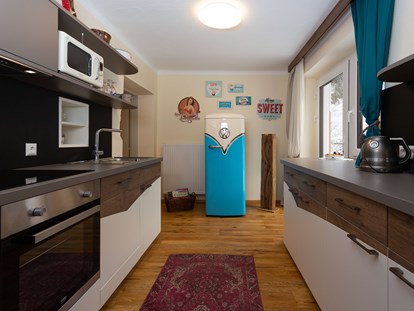 Familienhotel - Umgebungsschwerpunkt: Fluss - Österreich - Küche im Chalet  - Smileys Kinderhotel 