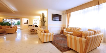 Familienhotel - Suiten mit extra Kinderzimmer - Pietra Ligure - Tv Raum Hotel Villa Ida - Hotel Villa Ida