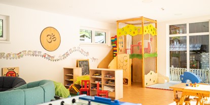 Familienhotel - Suiten mit extra Kinderzimmer - Kärnten - Kinderland "Trattlers Sonnenreich" - Hotel GUT Trattlerhof & Chalets****