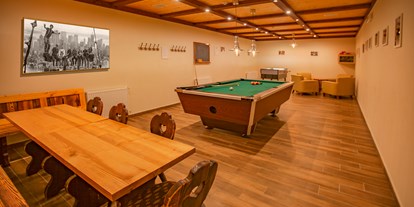 Familienhotel - Umgebungsschwerpunkt: Strand - Billiardtisch und Tischfußball - Familienhotel Schneekönig