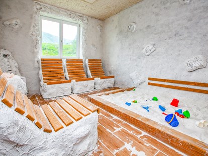 Familienhotel - Umgebungsschwerpunkt: Berg - Keutschach - Salzgrotte im Wellnessbereich - Familienhotel Schneekönig