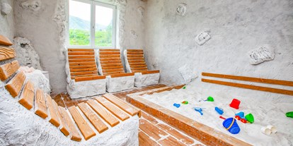 Familienhotel - Umgebungsschwerpunkt: Strand - Salzgrotte im Wellnessbereich - Familienhotel Schneekönig