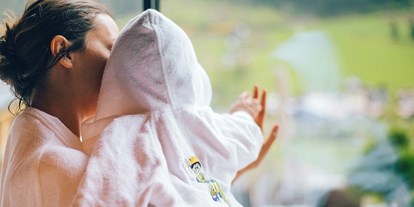 Familienhotel - Kinderbetreuung - Mama mit Baby - DAS EDELWEISS Salzburg Mountain Resort