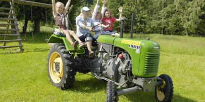 Familienhotel - Preisniveau: exklusiv - Österreich - Oldtimer Traktoren Verleih - Trattlers Hof-Chalets