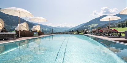 Familienhotel - Garten - Zillertal - Panorma Pool - Mia Alpina Zillertal Family Retreat